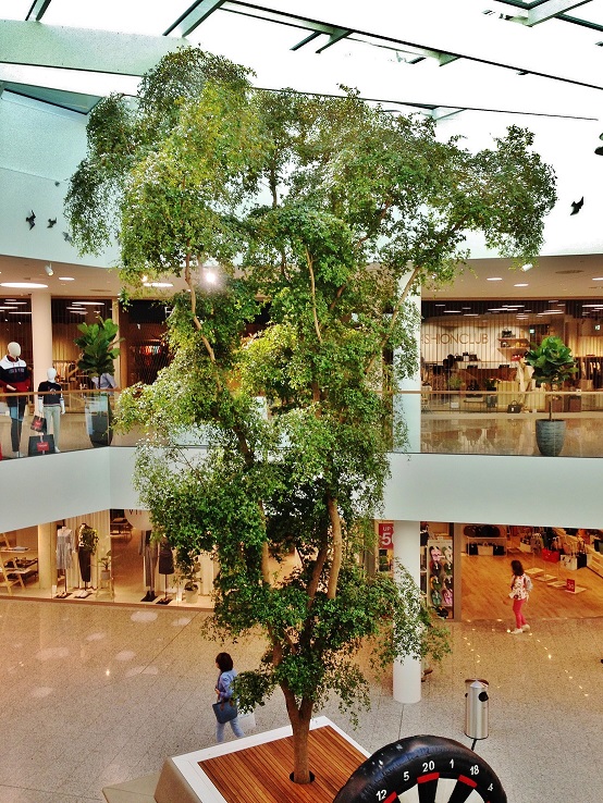 Baum kaufen shopping mall einkaufszentrum einkaufspassage