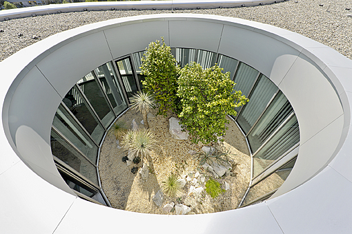 Mediterranes Atrium im gewerbe - Oben offen aber mit mediterranen Pflanzen bepflanzt Mediterranes-Atrium-Draufsicht